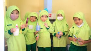 Aku bisa sikat gigi sendiri disekolah…