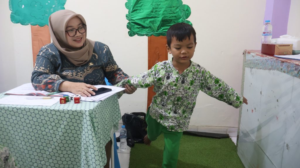 Dukung Kesehatan Anak, RA Baitul Maal Fasilitasi Pemeriksaan SDIDTK Bersama Puskesmas Jurangmangu Timur